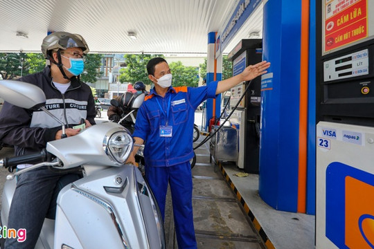 Tại sao giá dầu diesel cao hơn giá xăng?