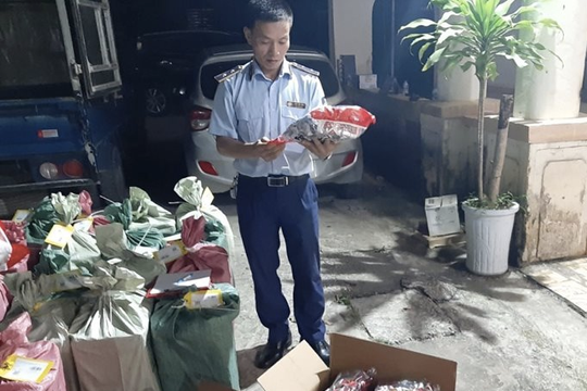 Quản lý thị trường Lạng Sơn bắt giữ lô hàng thực phẩm nhập khẩu bất hợp pháp