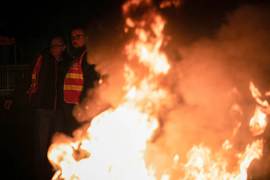 Vì sao Pháp đổ rất nhiều tiền để chống chọi với khủng hoảng năng lượng nhưng chỉ "như muối bỏ bể"?