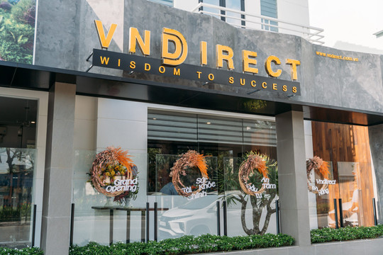 VNDirect khớp lệnh kỷ lục trong phiên giảm sàn thứ 3 liên tiếp, hơn 5% khối lượng lưu hành được sang tay