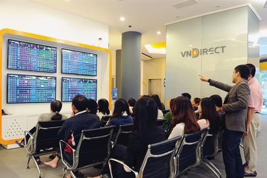 Cổ phiếu công ty chứng khoán VNDirect bị bán tháo phiên thứ 3 liên tiếp dù báo lãi trăm tỷ