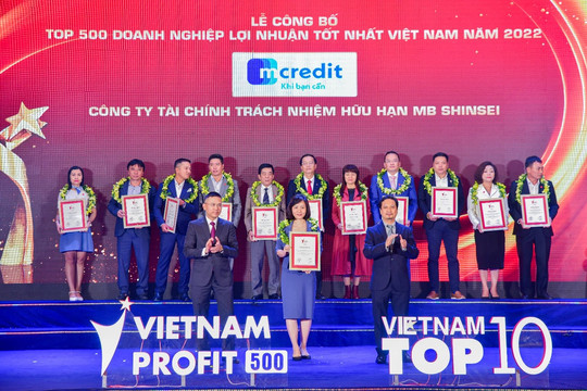 Mcredit nhận danh hiệu Top 200 doanh nghiệp lợi nhuận tốt nhất Việt Nam 2022