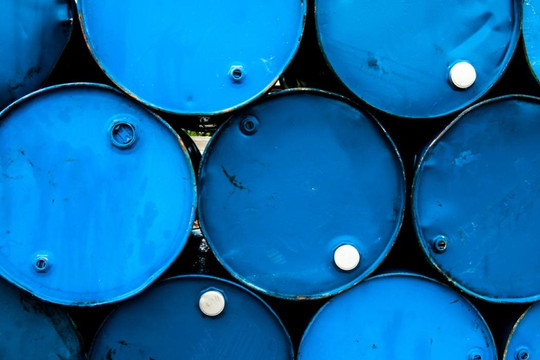 Tại sao nước sản xuất xăng dầu lớn nhất thế giới là Mỹ lại không tự chủ được giá nhiên liệu?