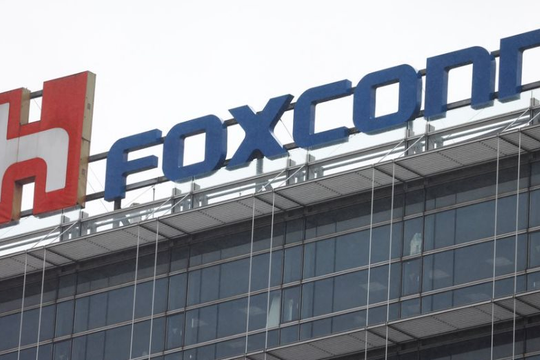 Công nhân lũ lượt rời nhà máy Foxconn, Apple đối mặt thêm thách thức