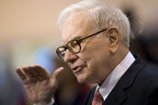 Tập đoàn Berkshire Hathaway của Warren Buffett lỗ nặng khi đầu tư vào cổ phiếu bảo hiểm, đường sắt