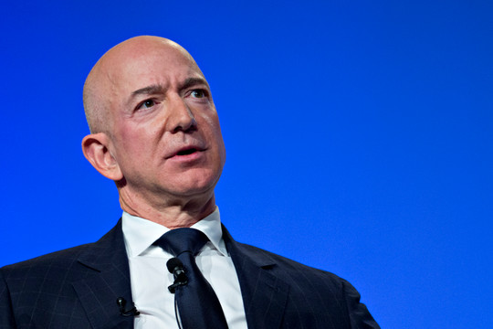 Thảm họa hơn Meta, Amazon bốc hơi 1.000 tỷ USD vốn hóa sau 1 năm, Jeff Bezos ngồi không cũng mất 83 tỷ USD