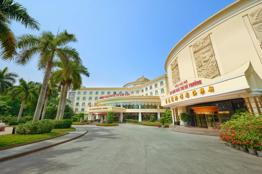 Khách sạn casino lỗ lũy kế hàng trăm tỷ đồng nổi tiếng ở Móng Cái sắp được bán với giá gần 71.000 đồng/cp