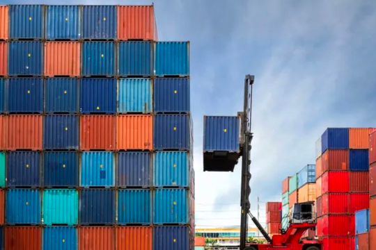 Nỗi lo chồng chất của hệ thống vận tải biển: Thừa mứa container mang theo dấu hiệu của suy thoái toàn cầu 