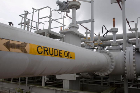 Giá dầu thô "bốc hơi" gần 3 USD do lo ngại về nhu cầu của thị trường Trung Quốc giảm