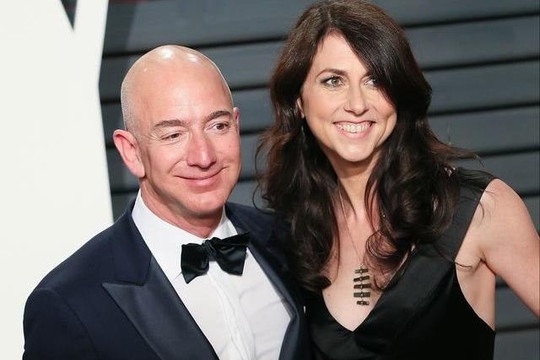 Vợ cũ cho đi tài sản mãi chưa hết, tỷ phú giàu thứ 4 thế giới Jeff Bezos khẳng định: Khó cho đi số tiền lớn một cách hiệu quả