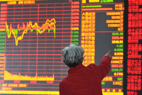 Hang Seng giảm gần 3%; Trung Quốc giữ nguyên lãi suất