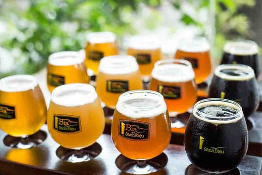 Tiêu thụ 3,8 triệu lít bia/năm, chiếm 2,2% mức tiêu thụ toàn cầu, Việt Nam đang trở thành 'thiên đường' mới cho loại bia nhà giàu này