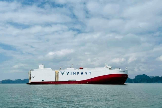 Hành trình con tàu chở lô hàng VinFast VF 8 đầu tiên sang Mỹ: Đã đi được gần nửa quãng đường, dự kiến giao hàng sớm tới tay người dùng Mỹ