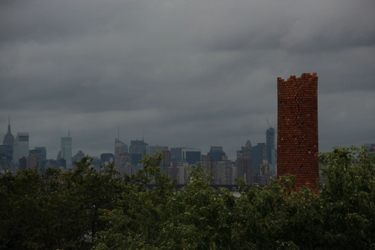 New York tấc đất tấc vàng, giá thuê nhà lên tới 120 triệu đồng/tháng, vì sao vẫn có một nơi bỏ không ai ở?
