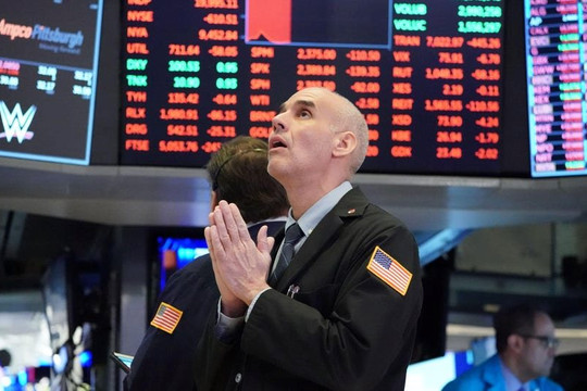 "Nỗi ám ảnh" xuyên suốt năm 2022 dẫn tới cú sập tồi tệ nhất 3 tháng của Dow Jones