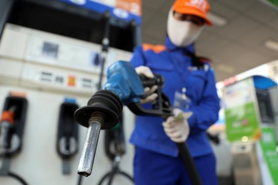 VNDirect: Giá dầu về 90 USD/thùng trong năm 2023, Petrolimex và PV OIL sẽ có thêm thị phần