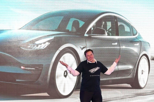 Tai họa dồn dập đổ lên Elon Musk: Tesla dừng sản xuất tại nhà máy ở Thượng Hải