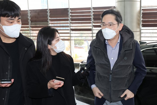 Đằng sau chiếc ao phao mà Chủ tịch Samsung Lee Jae-yong mặc trong chuyến đi quan trọng tới Việt Nam