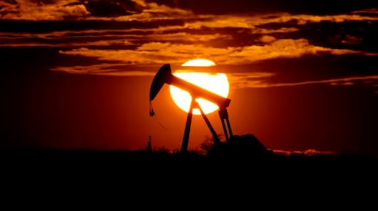 Mải miết bán dầu giá rẻ cho các “vị cứu tinh”, Nga đang trao đi ngôi vương năng lượng cho các quốc gia châu Á mà không hề hay biết