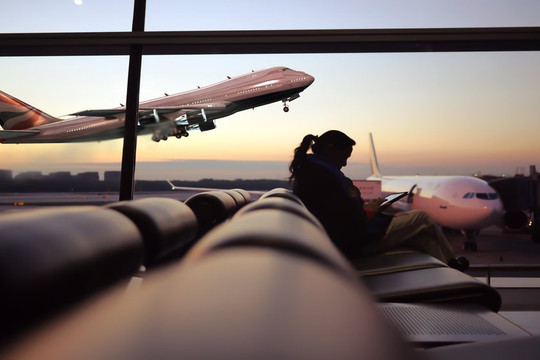 Người dân khắp nơi trở lại bầu trời và khách du lịch Trung Quốc sắp 'đổ bộ': Thế giới đang thiếu máy bay trầm trọng
