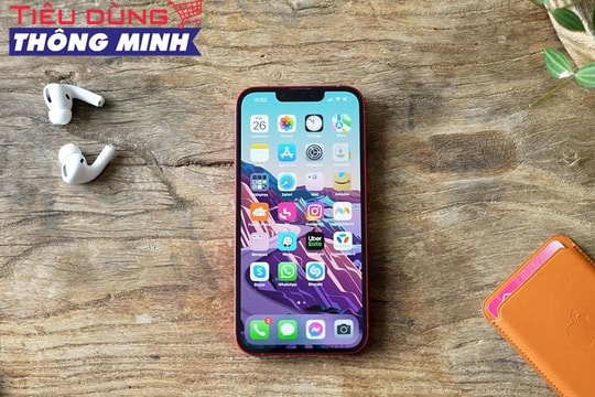 iPhone 11 chỉ còn 10 triệu đồng, Galaxy Z Fold4 và hàng loạt smartphone "chạm đáy" dịp cuối năm