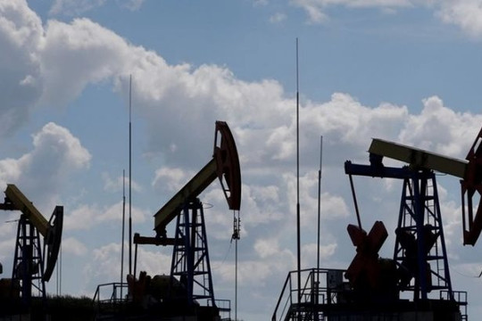 Các nhà kinh tế và nhà phân tích dự báo cả hai loại dầu thô sẽ ở mức dưới 90 USD/thùng vào năm 2023