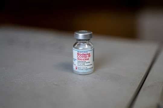 Người Mỹ sắp phải mua vaccine Covid-19 Moderna với giá 130 USD/liều