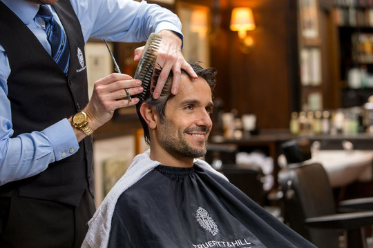 'Cái giá' của lạm phát: Nam giới ở một thành phố đi cắt tóc, cạo râu đón năm mới tốn 'sương sương' 3 triệu đồng 