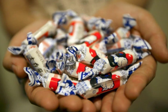 Chuyện ít biết về loại kẹo nổi tiếng nhất Trung Quốc: Làm quà tặng cho Tổng thống Mỹ nhưng đã có lúc bị thu hồi trên khắp thế giới 