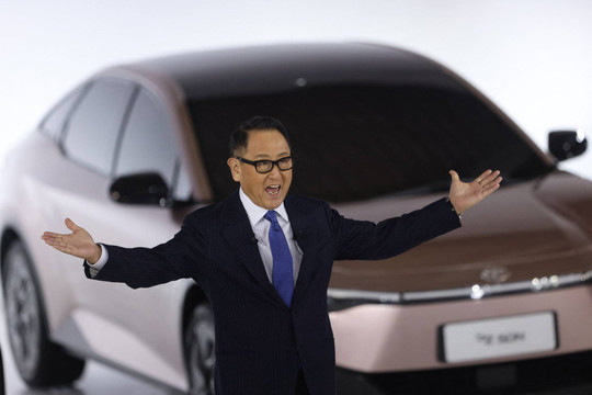 Thay đổi lớn ở Toyota: Cháu trai nhà sáng lập từ chức CEO khi nhiều người phản đối  chiến lược 'chần chừ' với xe điện, người thay thế là Chủ tịch Lexus