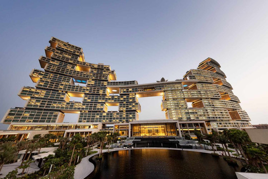 Phòng khách sạn giá 2,3 tỷ đồng/đêm: Sự điên cuồng đằng sau cơn sốt bất động sản Dubai hay một tương lai rộng mở?