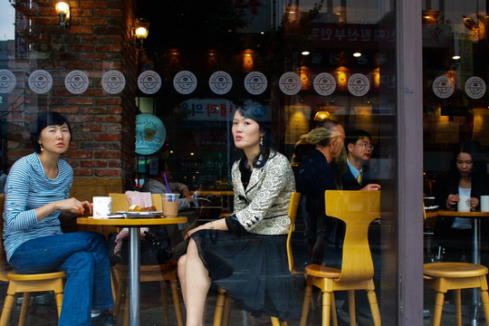 Sự khốc liệt khi kinh doanh quán cà phê: Các cửa hàng tại Hàn Quốc đua nhau dìm giá đến mức đóng cửa, cứ 1 quán mới mở thì 2 quán cũ sập tiệm