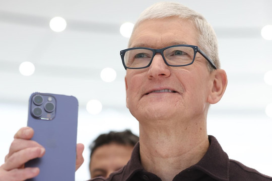 Giá iPhone cao cấp tăng từ 962 USD lên 1.600 USD sau 14 năm, CEO Tim Cook tự tin: ‘Mọi người vẫn sẽ mua sản phẩm của chúng tôi thôi’