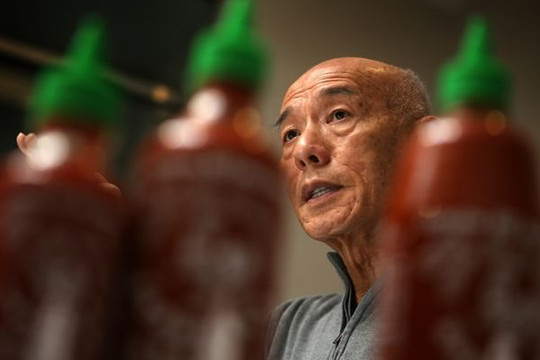 Từ doanh thu hơn 2.000 USD/tháng, tỷ phú đôla gốc Việt đưa tương ớt Sriracha ‘khuynh đảo’ thị trường Mỹ chỉ nhờ truyền miệng và 1 website đơn giản 