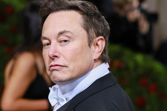 Elon Musk chính thức tăng tốc 'cực căng' để giành lại ngôi vị giàu nhất thế giới, khoảng cách với top 1 chỉ còn 3 tỷ USD