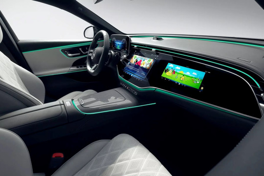 Mercedes E-Class 2024 trang bị màn hình khổng lồ, ngập công nghệ thông minh để phục vụ các 'thượng đế' 