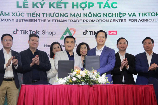 "Ăn nên làm ra" nhờ tính năng bán hàng, TikTok huy động dàn KOL đi bán đặc sản Việt Nam, có thể ship ngay trong 24h