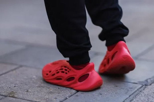 Cơn bĩ cực của Adidas: Những đôi giày được giới chơi giày săn lùng ráo riết nhưng lại đang chất đống trong kho, khiến công ty đau đầu vì có thể thiệt hại cả tỷ USD