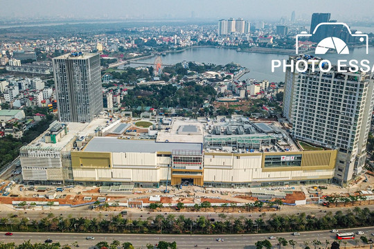 [Photo Essay] Toàn cảnh trung tâm thương mại đắt nhất Hà Nội ngay sát khu nhà giàu Ciputra