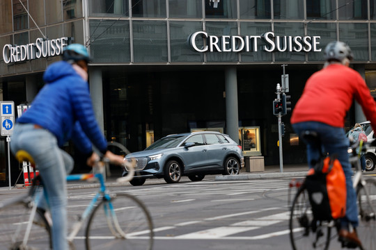 Cổ phiếu chạm đáy và có lúc bị ngừng giao dịch, Credit Suisse kêu gọi NHTW Thuỵ Sĩ 'ra tay' hỗ trợ 