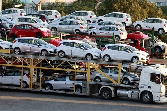 Số lượng ô tô nguyên chiếc nhập khẩu tiếp tục tăng mạnh