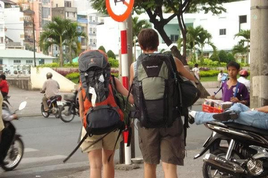 Du lịch Việt Nam đau đầu giải bài toán khách quốc tế: Chọn "Tây ba lô" hay du khách sang chảnh?