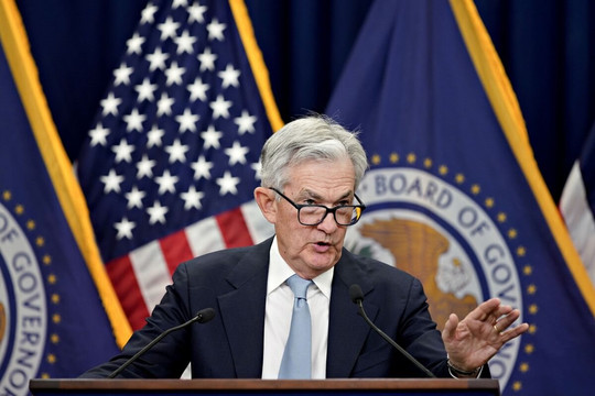 Bloomberg: Fed đang đặt cược vào 1 canh bạc nguy hiểm, tiềm ẩn nguy cơ mắc sai lầm
