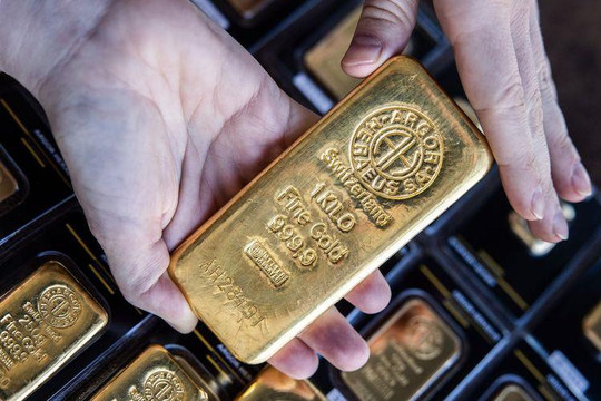 Giá vàng thế giới chạm 2.000 USD/ounce