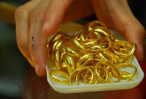 Giá vàng nhẫn tròn trơn tăng mạnh, vượt 56 triệu đồng/lượng
