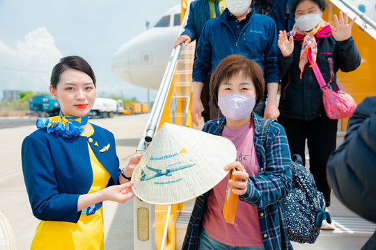 Vietravel Airlines đánh thị trường ngách để tránh các ‘anh lớn’: Mở chuỗi 11 chuyến bay charter chở 2.200 du khách từ Deagu - Hàn Quốc đến Nha Trang