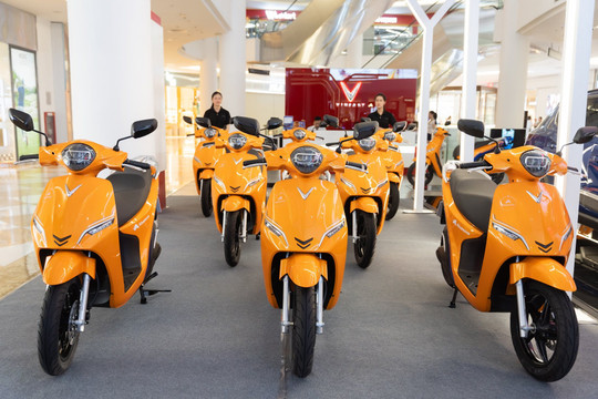 Ahamove mua 200 xe máy điện VinFast, dự kiến mua thêm 1.000 xe trong năm nay để mở dịch vụ hoàn toàn mới này