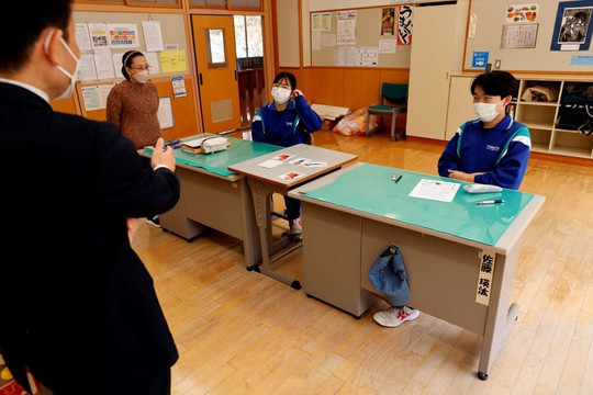 Dù chỉ có 2 học sinh, ngôi trường ở Nhật Bản vẫn mở cửa cho đến ngày tốt nghiệp: Câu chuyện cảm động hé lộ thực trạng đáng báo động ở nền kinh tế lớn thứ 3 thế giới