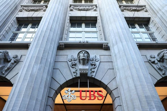 Cứu được Credit Suisse nhưng UBS có thể phải cắt giảm tới 1/3 nhân sự