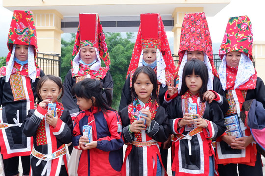 Khởi động Quỹ sữa Vươn cao Việt Nam 2023: Tiếp tục trao 1,5 triệu hộp sữa cho gần 17.000 trẻ em 
